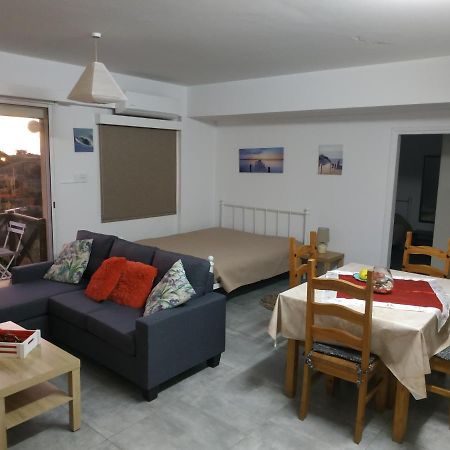 Adonis Apartment Пафос Екстер'єр фото