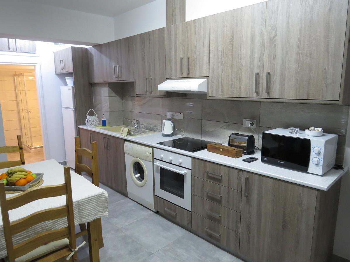 Adonis Apartment Пафос Екстер'єр фото